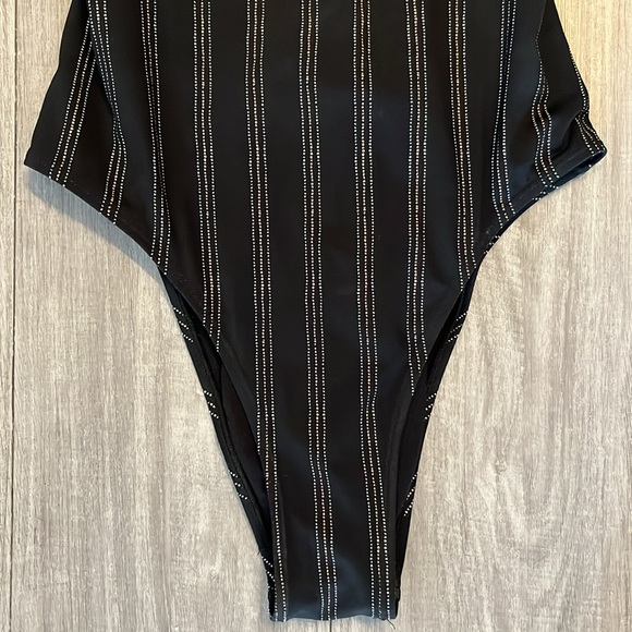 Swimsuit - Picture 3 of 9